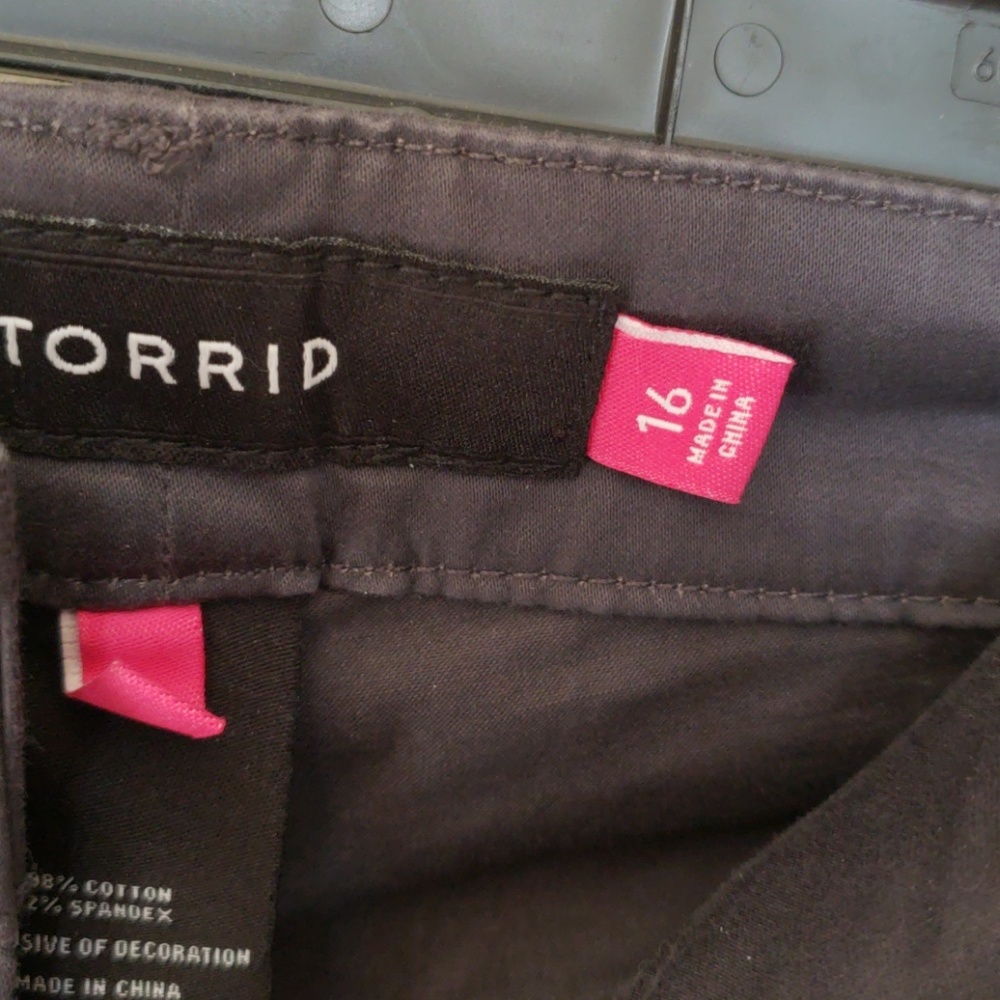 Capris - Picture 3 of 3